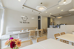 Gent - Hippe lunchplek met zonnig terras, volledig uitgerust handelspand te koop