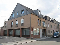 Kortrijk - Vastgoedvennootschap met verhuurde magazijnen en opbrengsteigendom