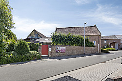 Hoeselt - Authentieke vierkantshoeve met feestzaal, B&B en woning