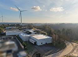 Dilsen-Stokkem - Patrimoniumvennootschap met drie bedrijfshallen en penthouse