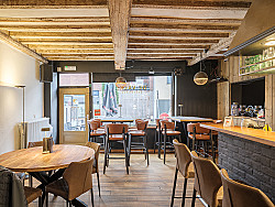 Merendree - Karaktervolle horecazaak met feestzaal en woonst in het hart van het dorp