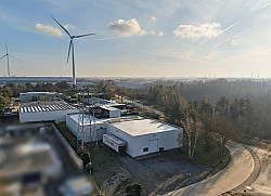 Dilsen-Stokkem - Patrimoniumvennootschap met drie bedrijfshallen en penthouse