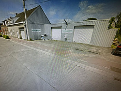 Meerdonk - loods  atelier  met   Gereedschap en  materiaal voor  installatie branche  hvac