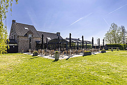 Uniek restaurant met woonst te koop op toplocatie in het groen te Hamme