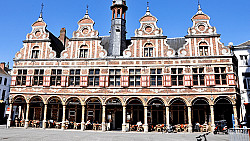 Aalst  - Overname van brasserie/restaurant, uitzonderlijke zaak met ruim overdekt/verwarmd terras op de Grote Markt, op wandelafstand van Interparking ‘Hopland’